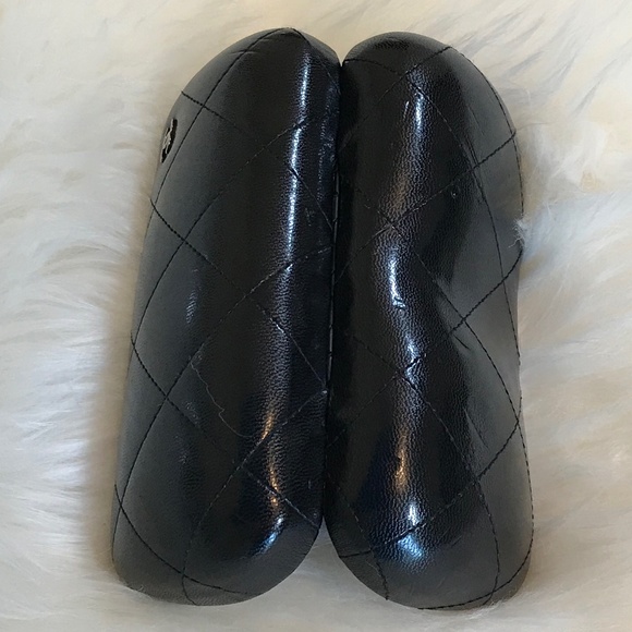 CHANEL Black Quilted 100% Leather Sunglass Case With Silver Logo - Picture 11 of 16